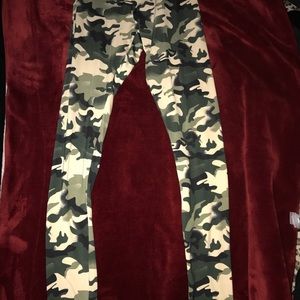 Camo print Leggings $10